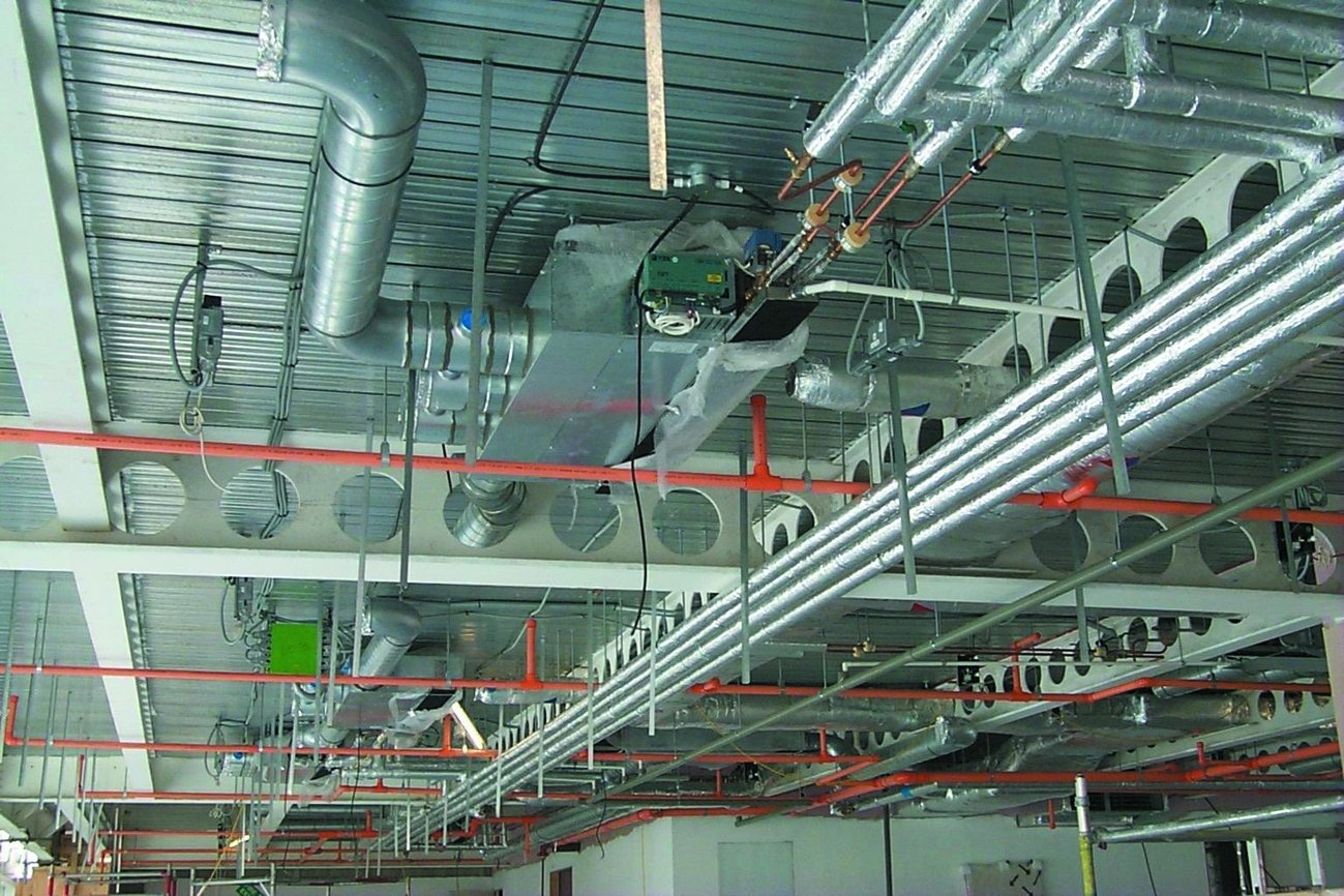 Воздуховоды системы отопления торгового центра